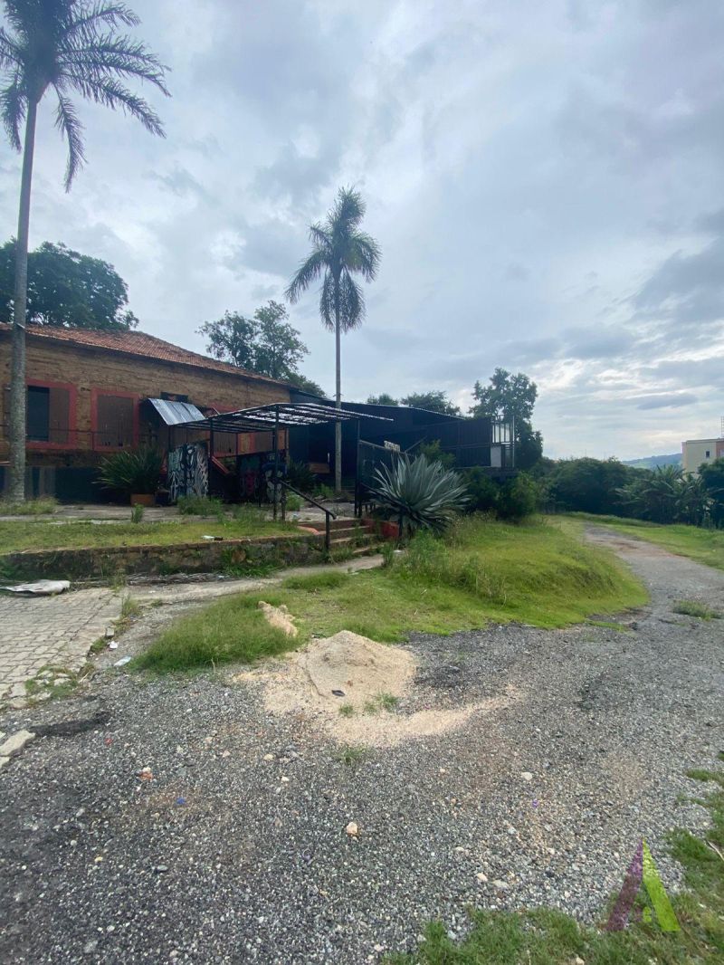 Ponto Comercial no Centro de São Roque! 