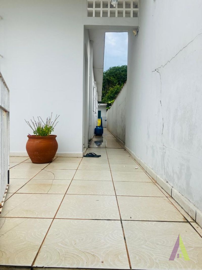 Casa Térrea para Locação Comercial em São Roque!