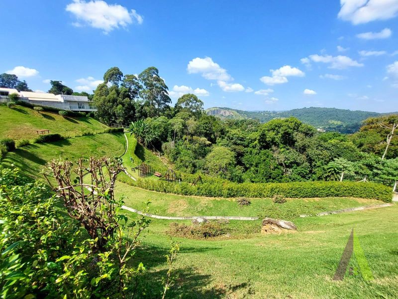 Casa em Condomínio Fechado em Mairinque! 