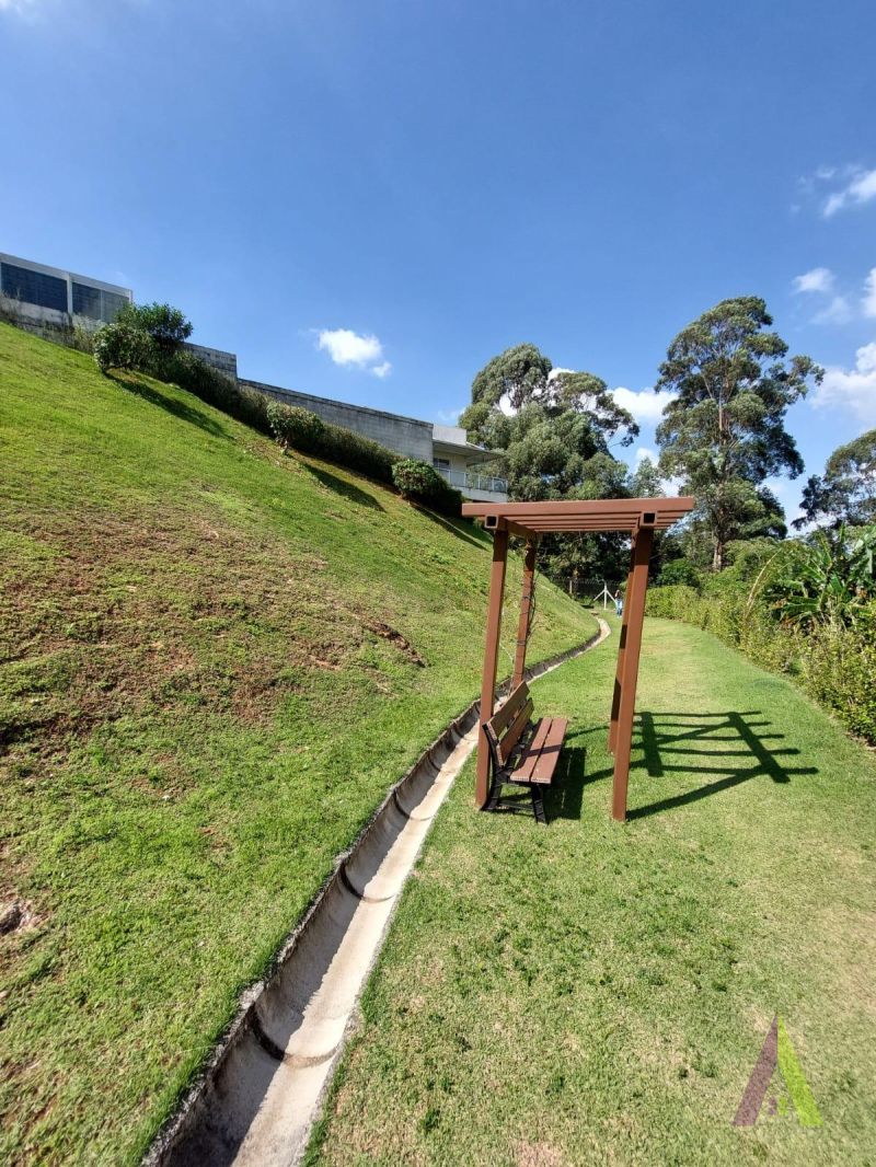 Casa em Condomínio Fechado em Mairinque! 