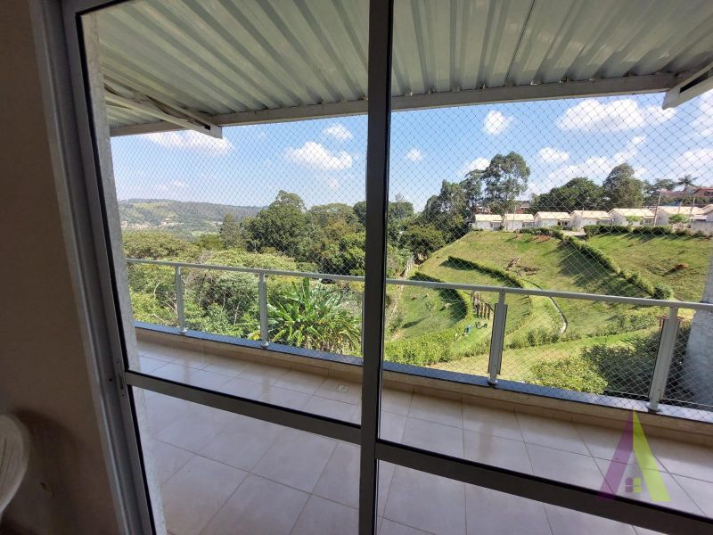 Casa em Condomínio Fechado em Mairinque! 