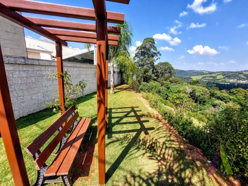 Casa em Condomínio Fechado em Mairinque! 