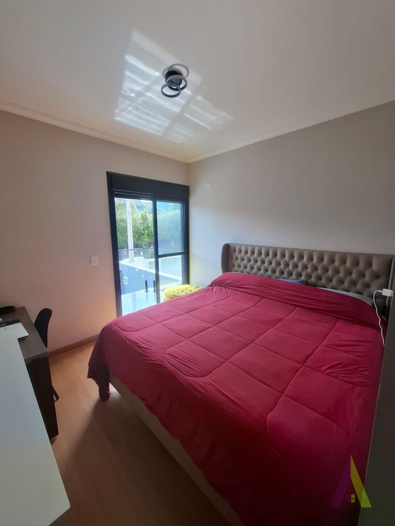 Sobrado em Bairro Tradicional em São Roque! 