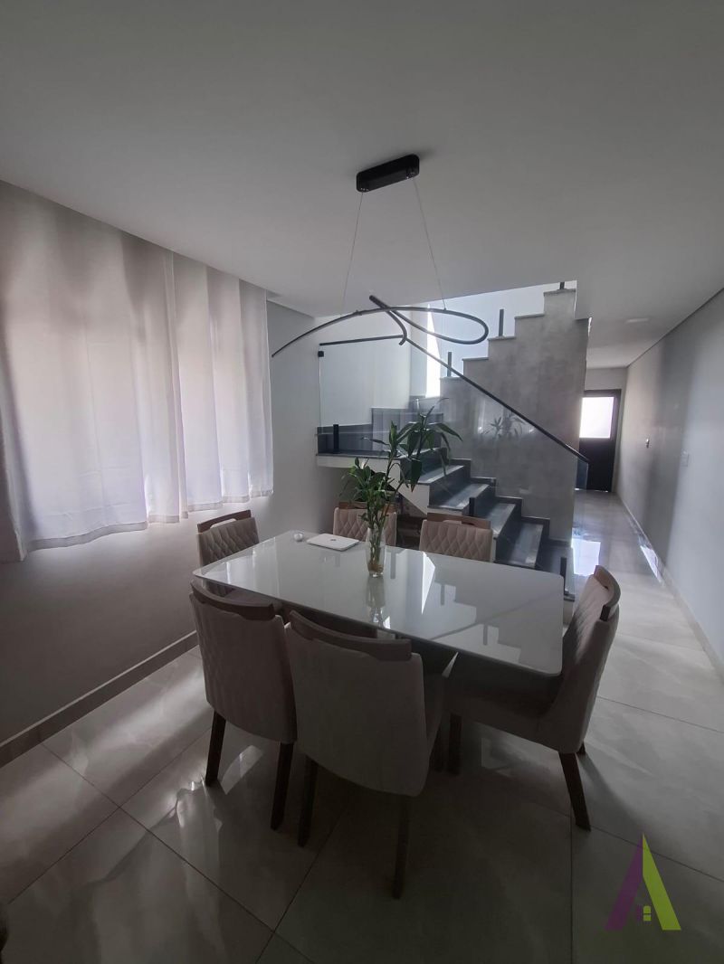 Sobrado em Bairro Tradicional em São Roque! 