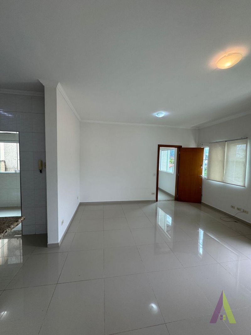 Apartamento com Sacada em Bairro Tradicional de São Roque!