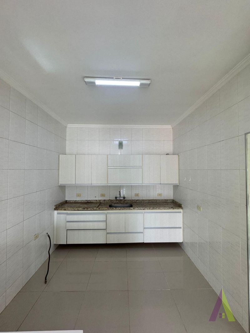 Apartamento com Sacada em Bairro Tradicional de São Roque!