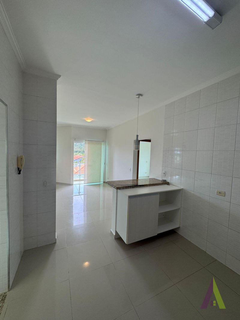 Apartamento com Sacada em Bairro Tradicional de São Roque!