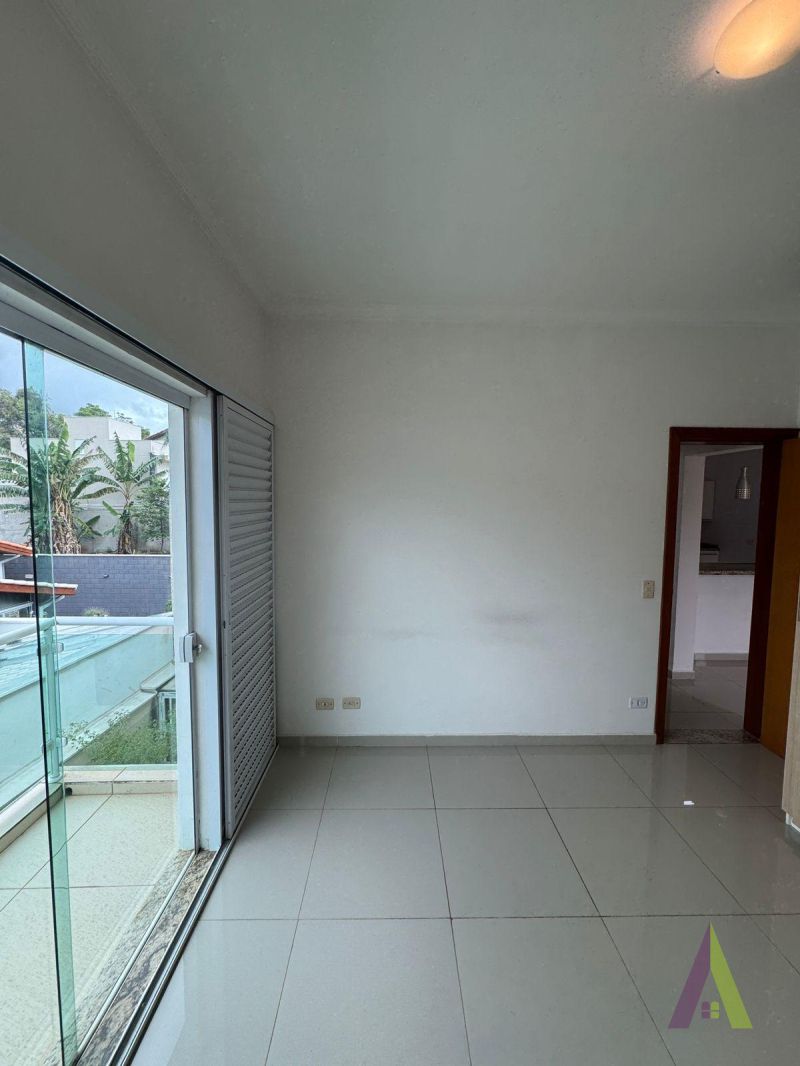 Apartamento com Sacada em Bairro Tradicional de São Roque!