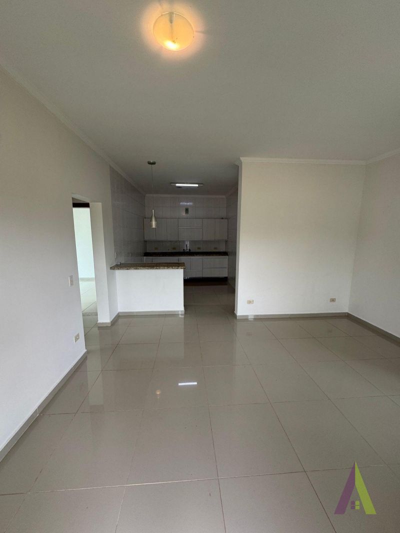 Apartamento com Sacada em Bairro Tradicional de São Roque!