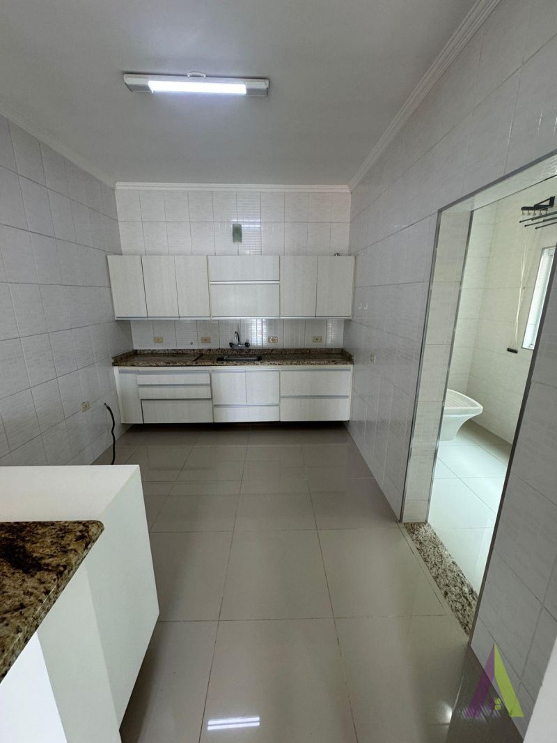 Apartamento com Sacada em Bairro Tradicional de São Roque!