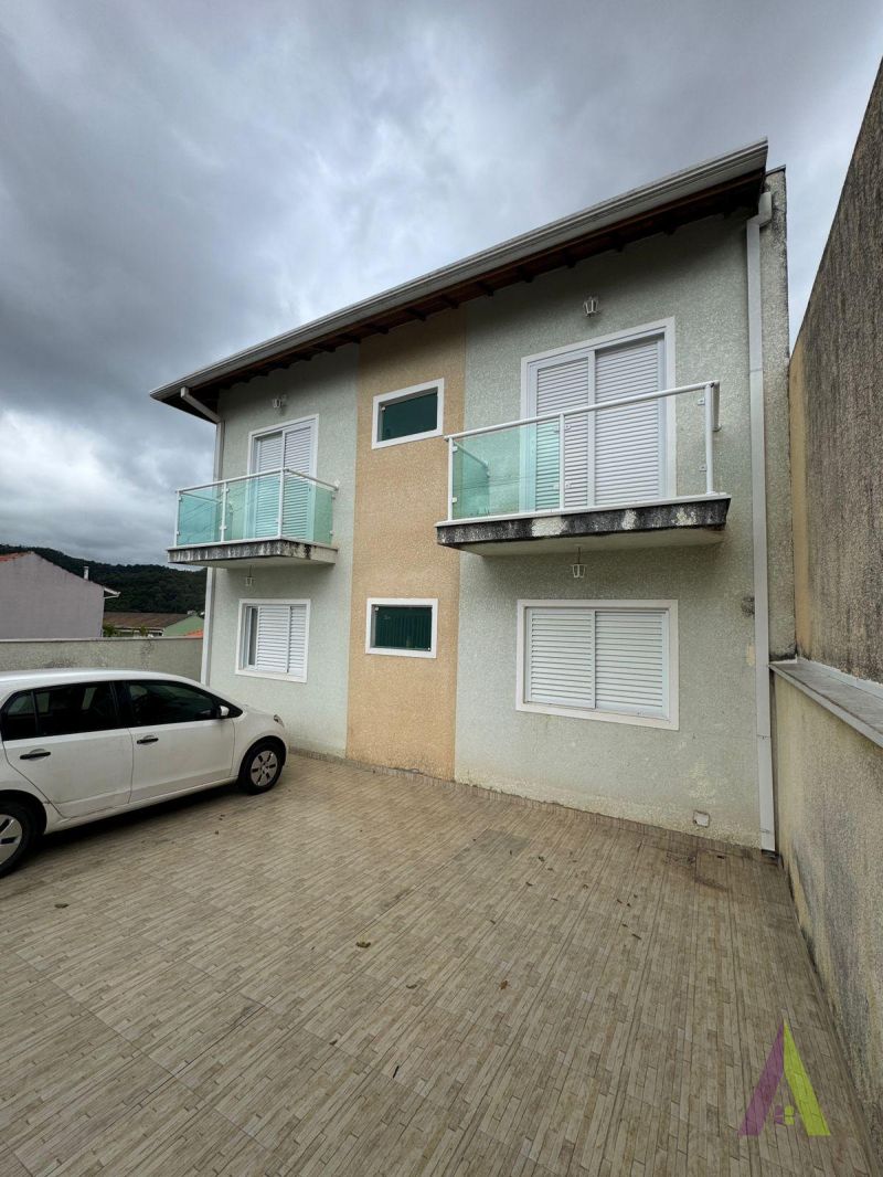 Apartamento com Sacada em Bairro Tradicional de São Roque!