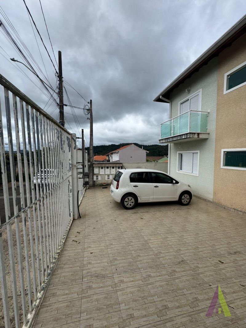 Apartamento com Sacada em Bairro Tradicional de São Roque!