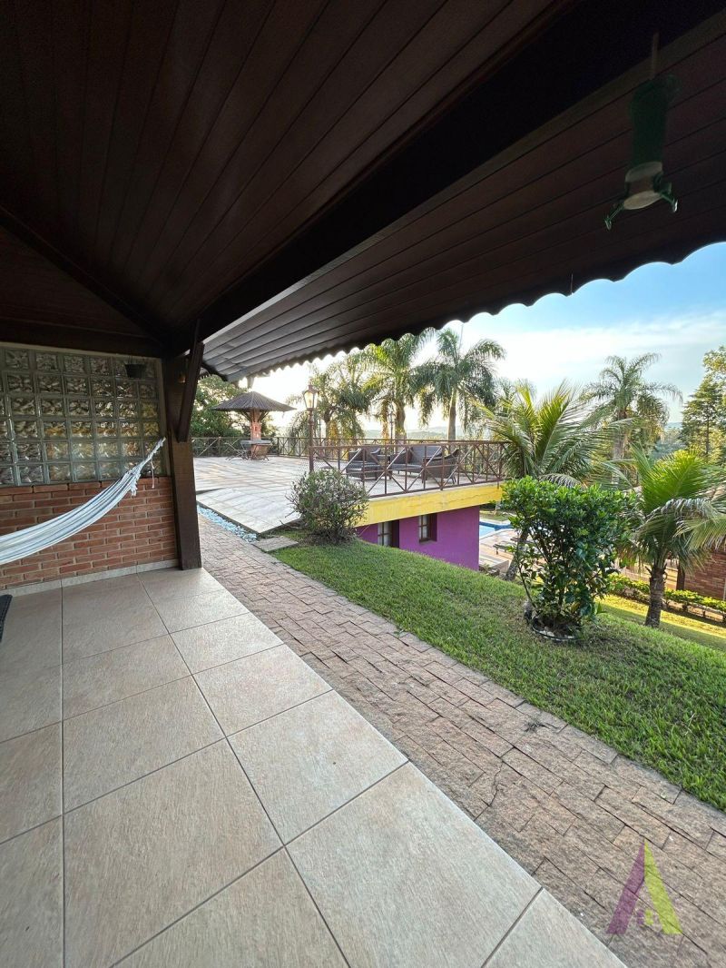 Chácara em Condomínio Fechado em São Roque!