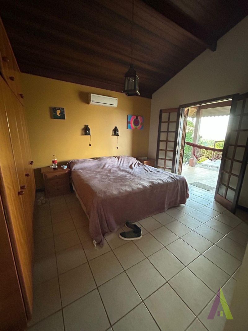 Chácara em Condomínio Fechado em São Roque!