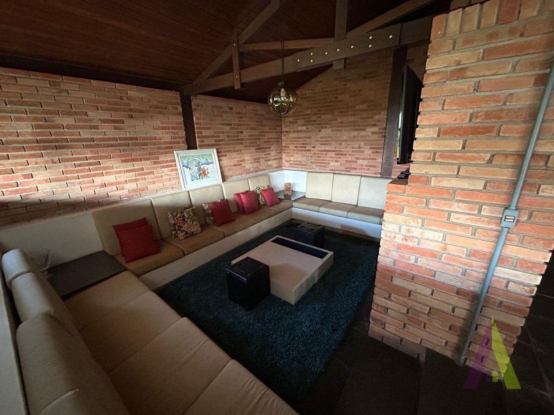 Chácara em Condomínio Fechado em São Roque!