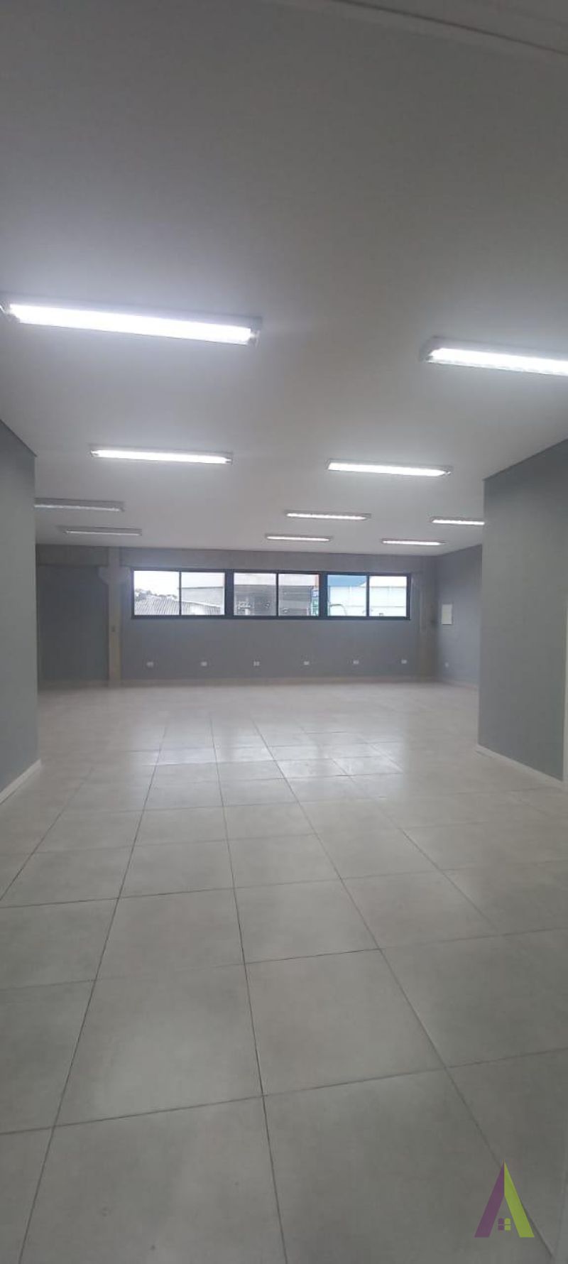 Salão Superior no Centro de São Roque!