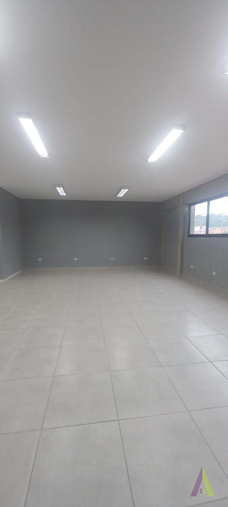 Salão Superior no Centro de São Roque!