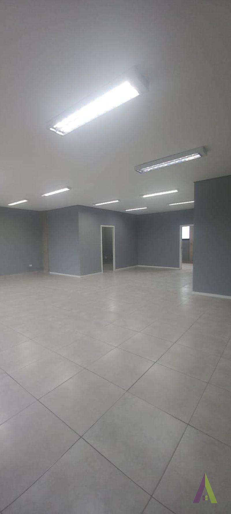 Salão Superior no Centro de São Roque!