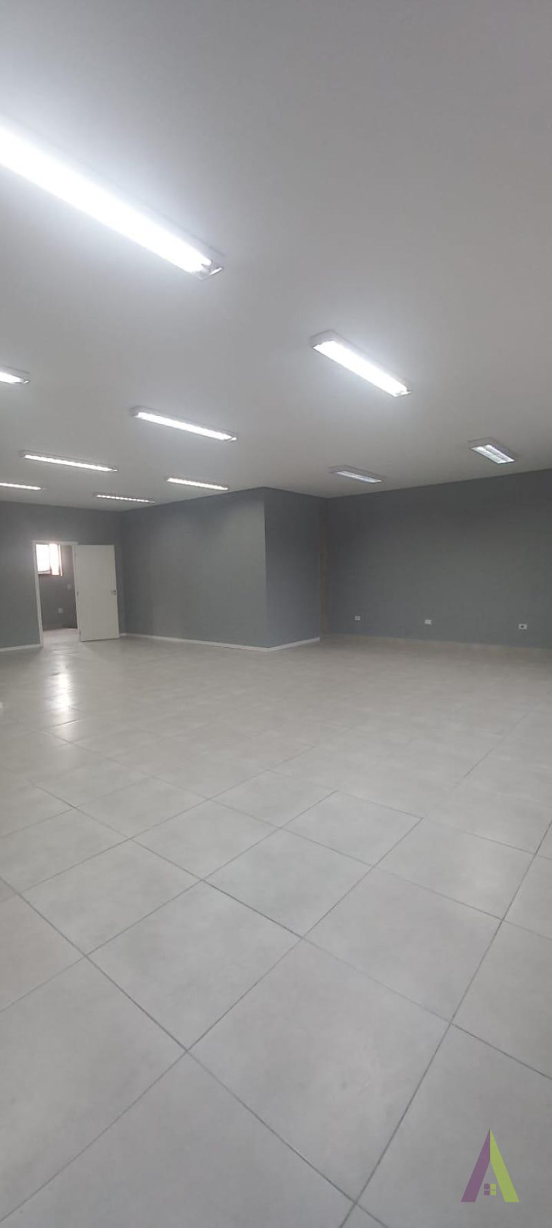 Salão Superior no Centro de São Roque!