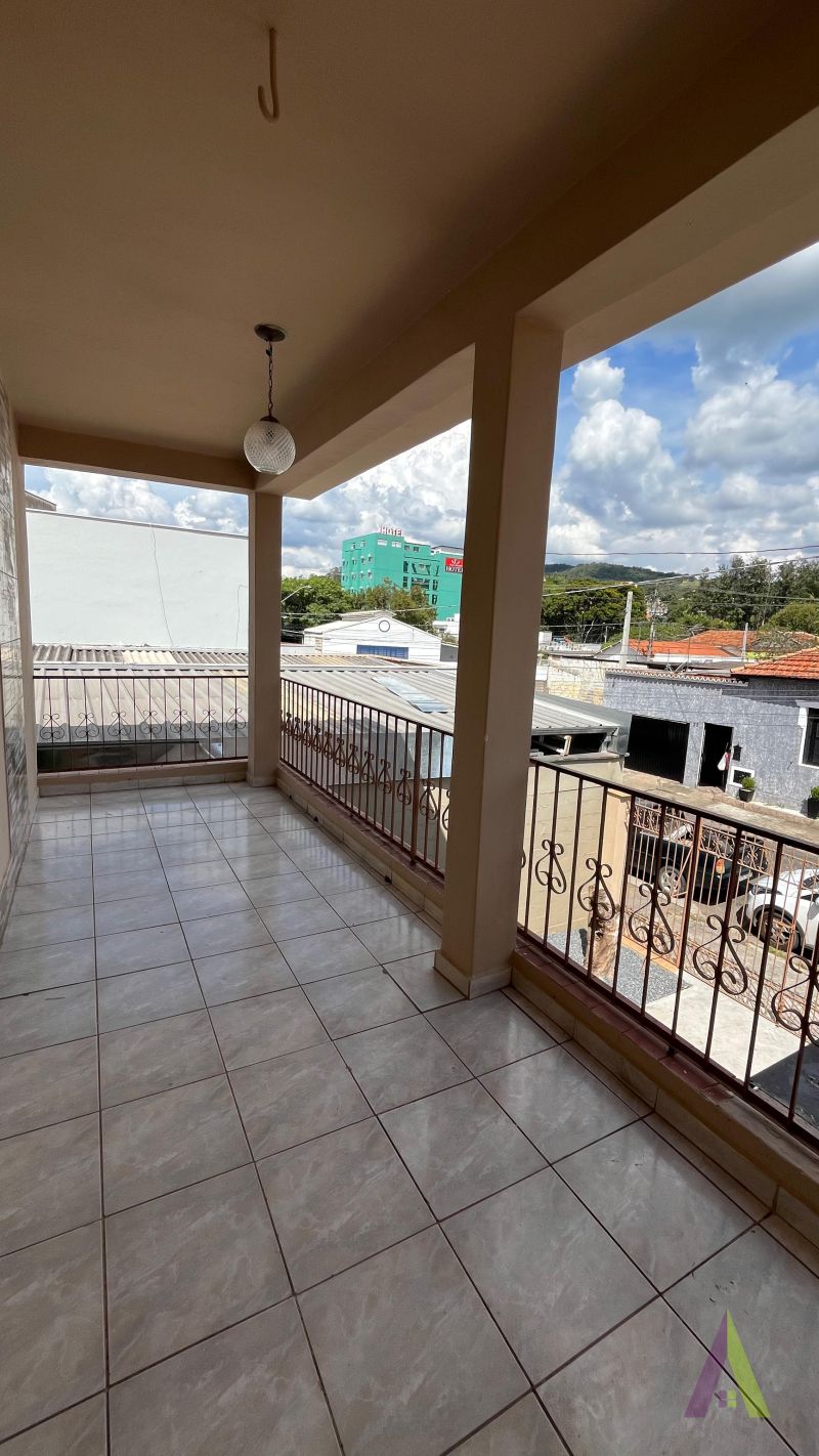 Sobrado no Centro de São Roque! 