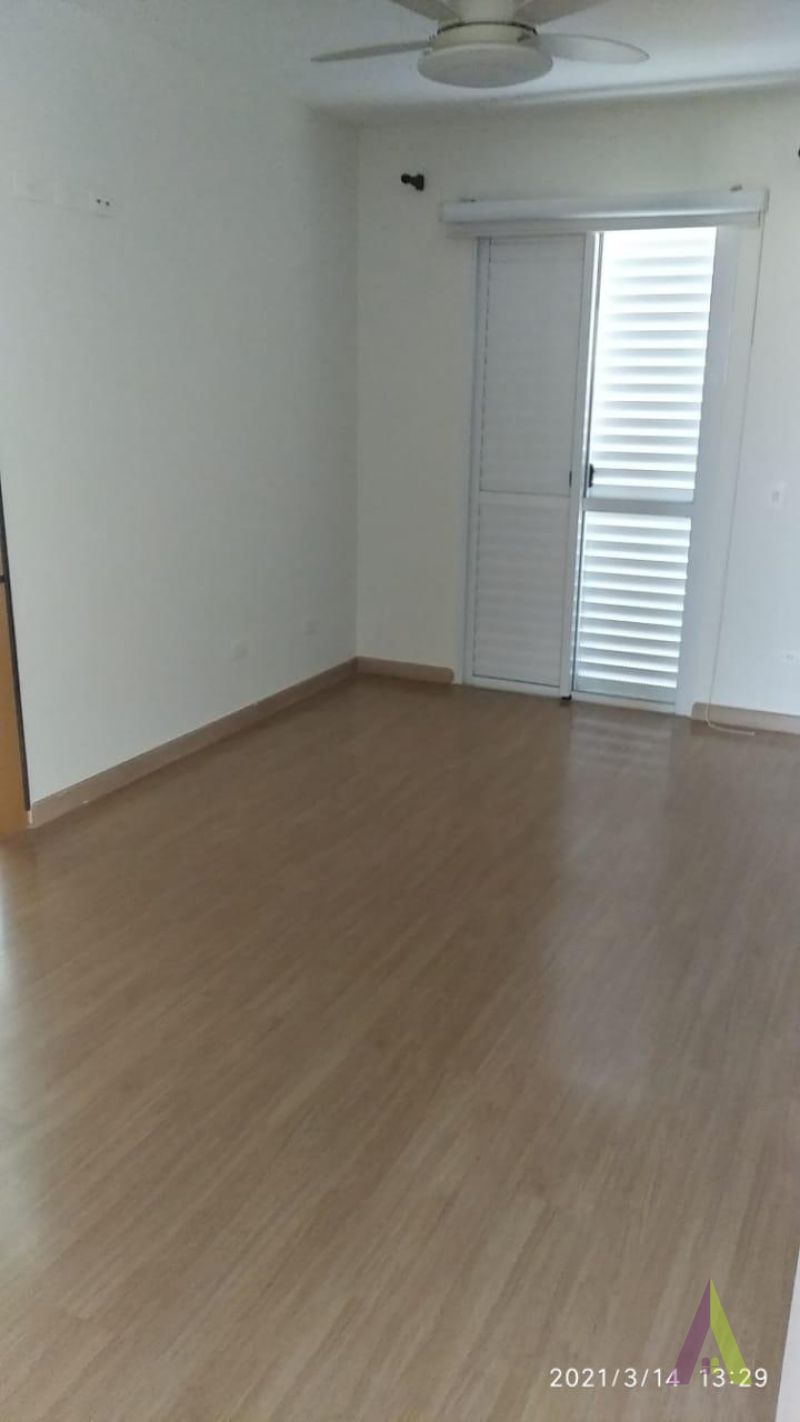 Sobrado em Condomínio Fechado de São Roque!