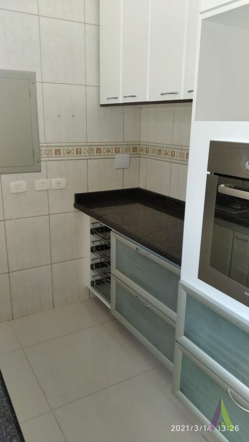 Sobrado em Condomínio Fechado de São Roque!