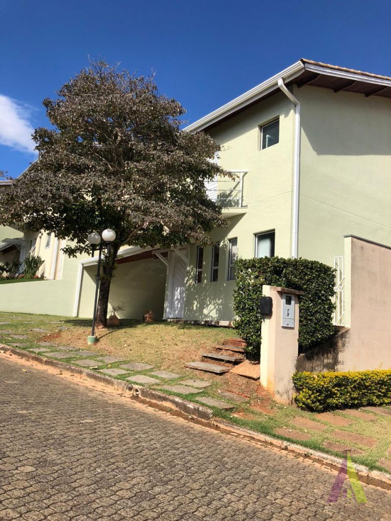 Sobrado em Condomínio Fechado de São Roque!