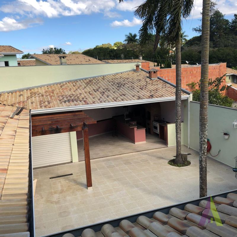 Sobrado em Condomínio Fechado de São Roque!