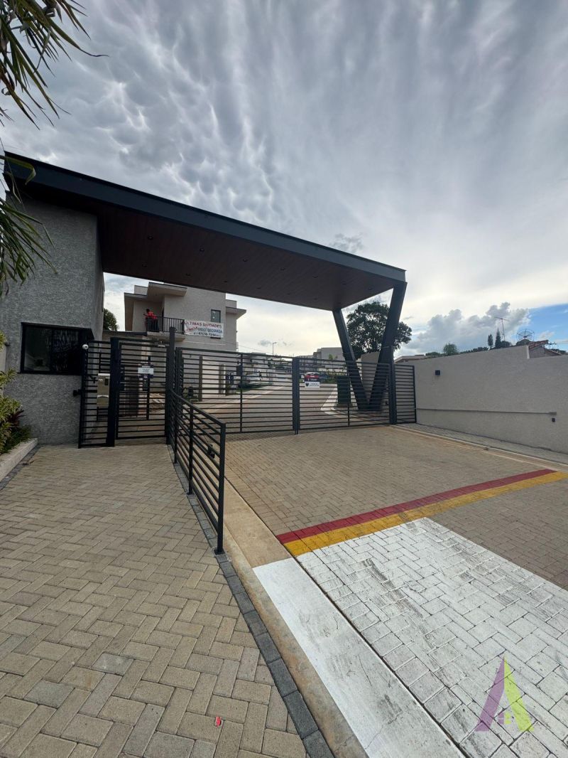 Sobrado Novo em Condomínio Fechado de São Roque!