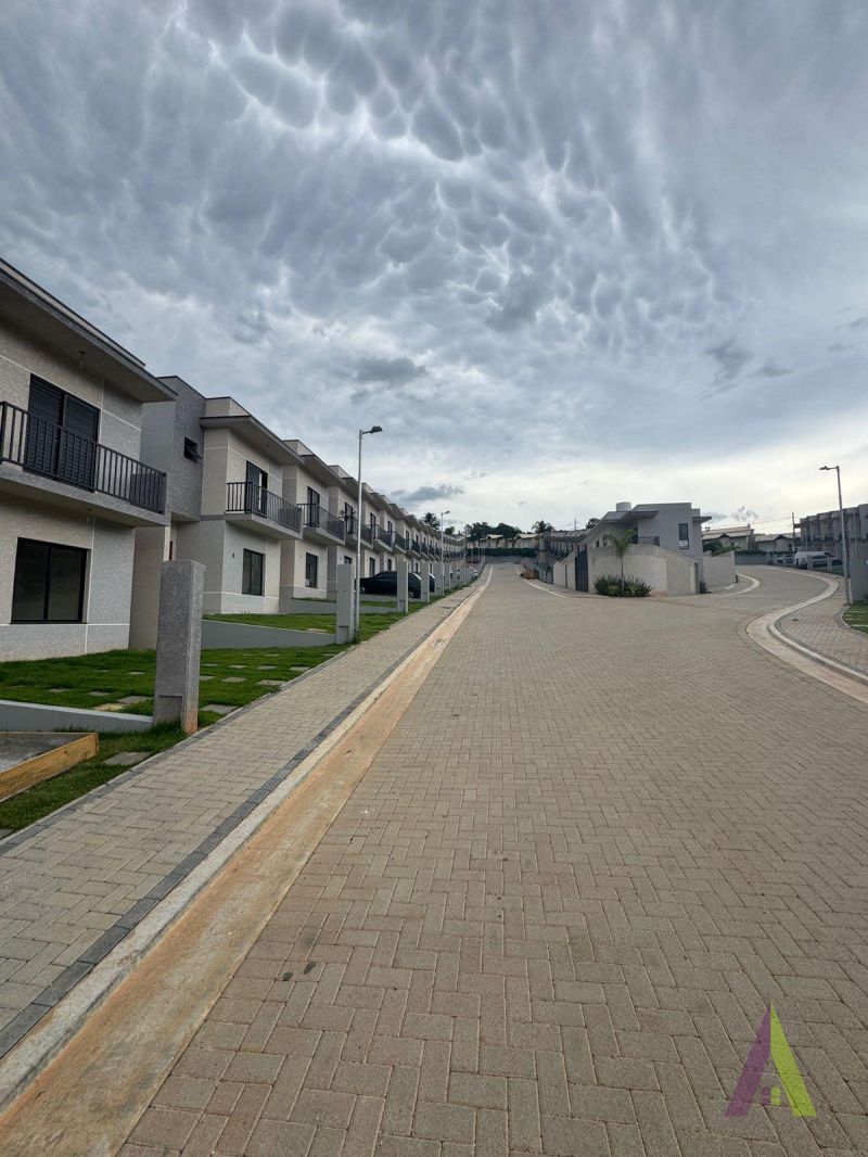 Sobrado Novo em Condomínio Fechado de São Roque!