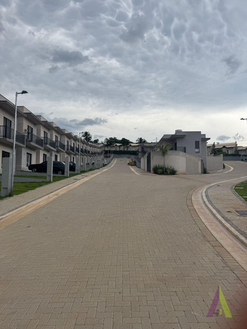 Sobrado Novo em Condomínio Fechado de São Roque!