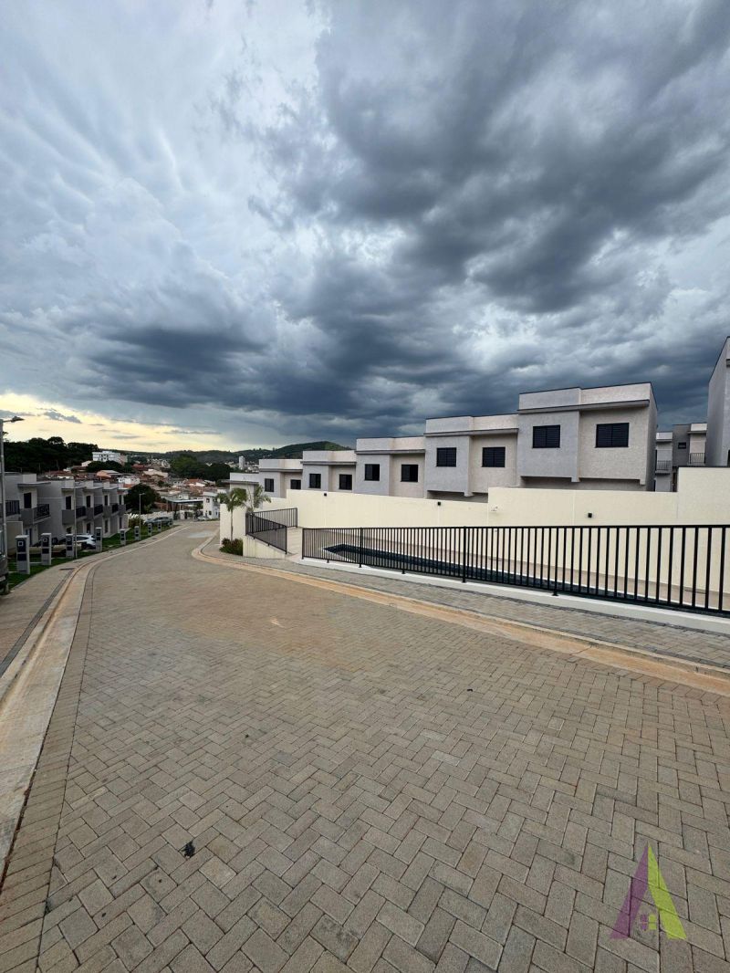 Sobrado Novo em Condomínio Fechado de São Roque!