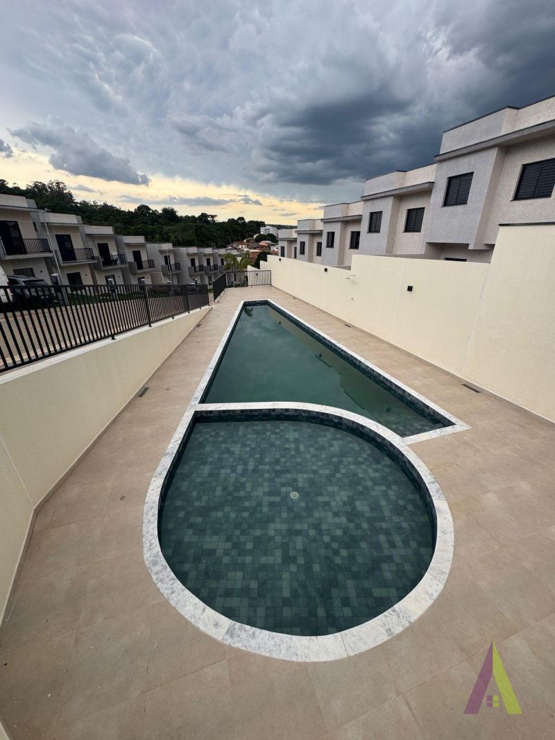 Sobrado Novo em Condomínio Fechado de São Roque!