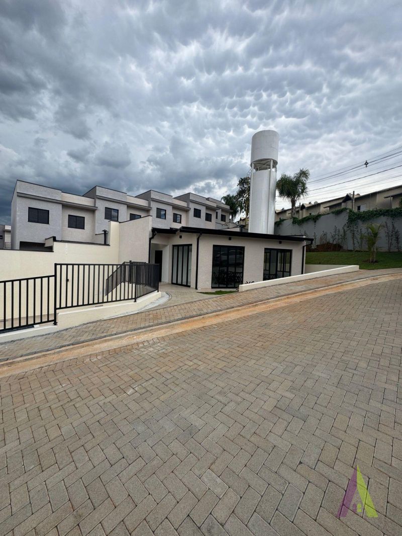 Sobrado Novo em Condomínio Fechado de São Roque!