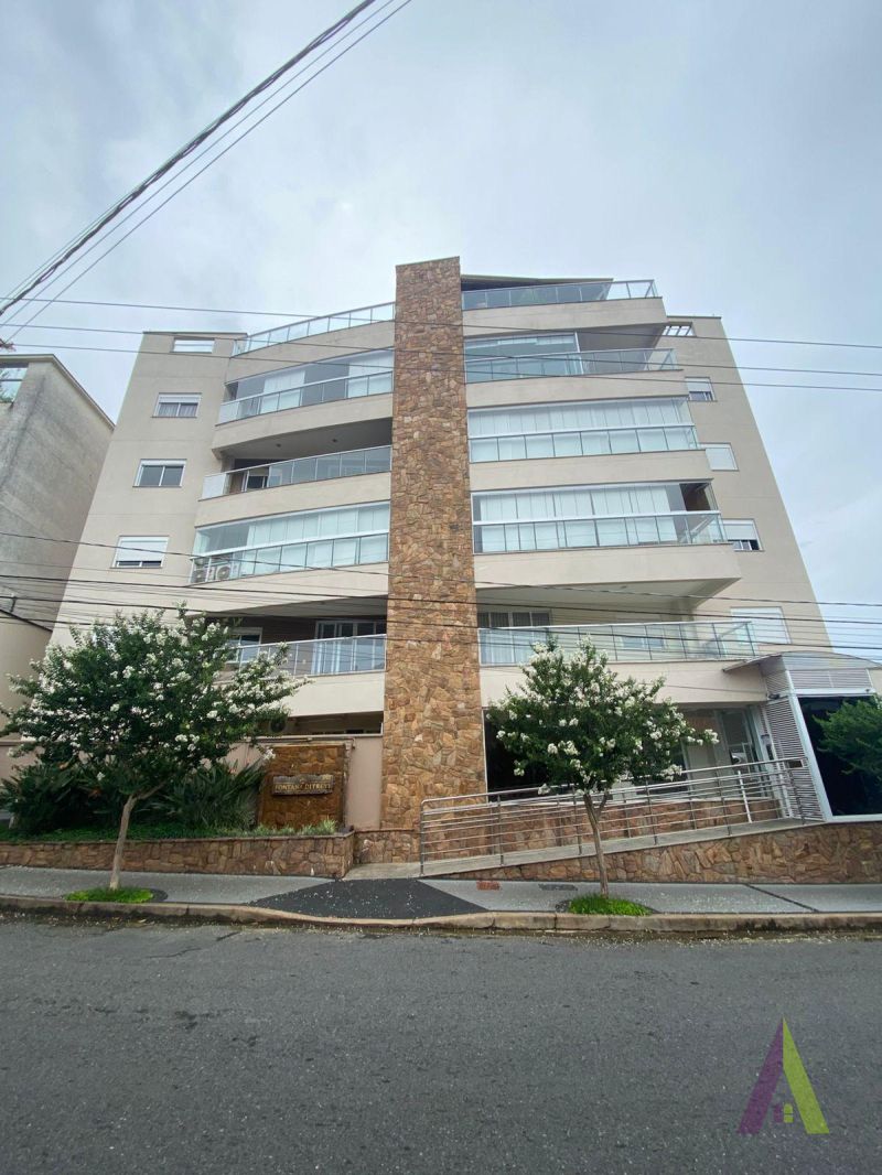 Apartamento no Centro de São Roque!