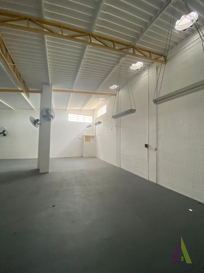 Galpão Industrial em Ponto Estratégico de São Roque!