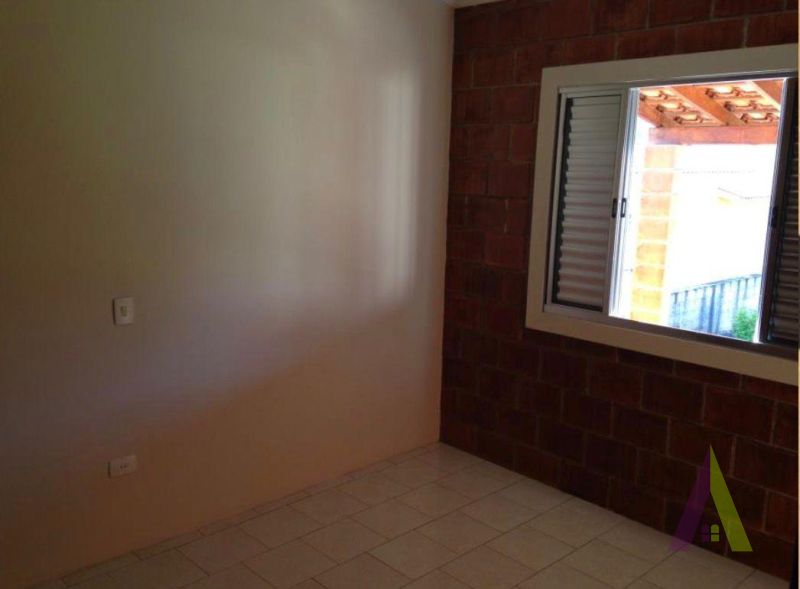 Casa Térrea em Bairro Tradicional de São Roque! 