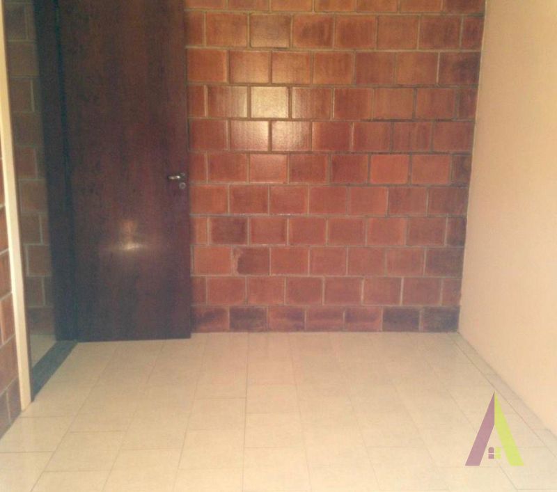 Casa Térrea em Bairro Tradicional de São Roque! 