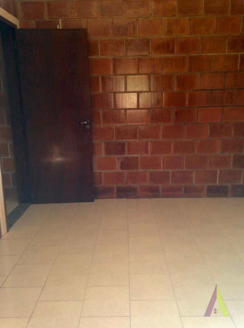 Casa Térrea em Bairro Tradicional de São Roque! 