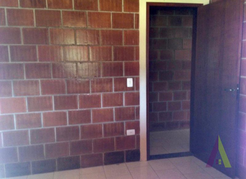 Casa Térrea em Bairro Tradicional de São Roque! 