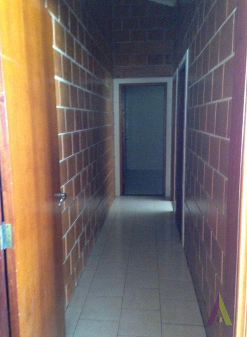 Casa Térrea em Bairro Tradicional de São Roque! 