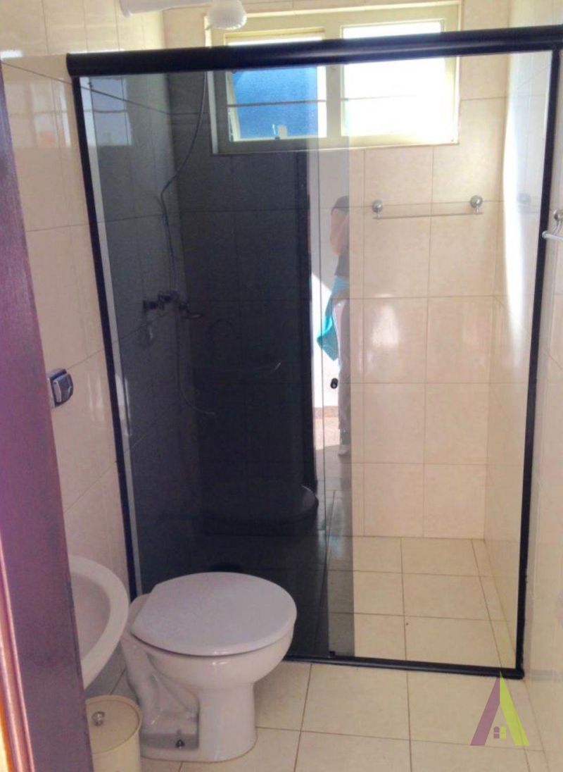 Casa Térrea em Bairro Tradicional de São Roque! 