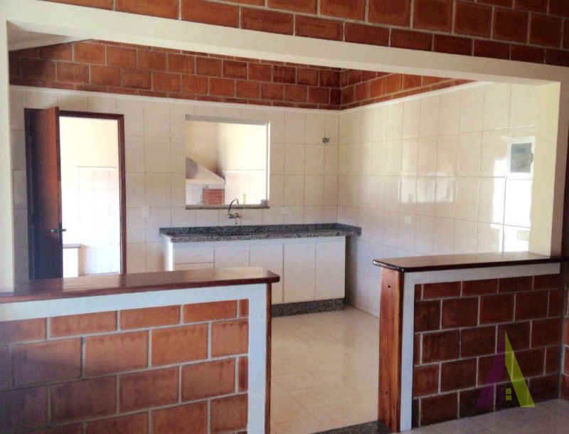 Casa Térrea em Bairro Tradicional de São Roque! 