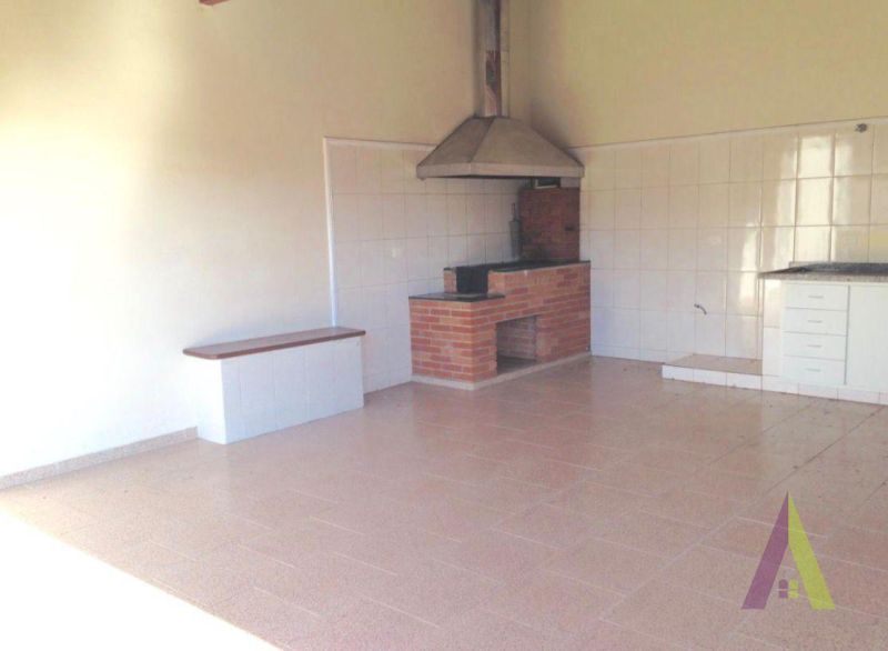 Casa Térrea em Bairro Tradicional de São Roque! 