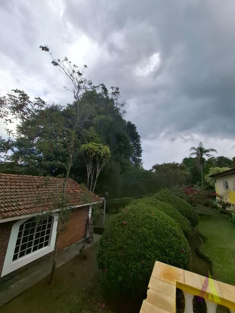 Chácara Rodeada de Muito Verde em São Roque!