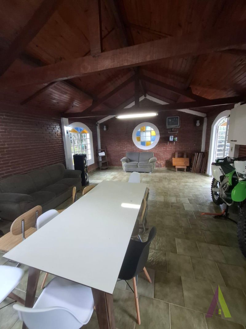 Chácara Rodeada de Muito Verde em São Roque!