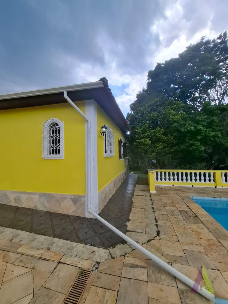 Chácara Rodeada de Muito Verde em São Roque!