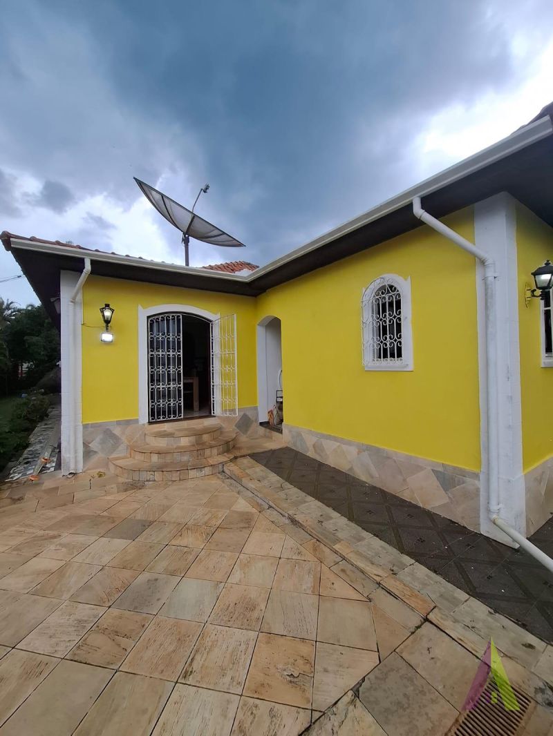 Chácara Rodeada de Muito Verde em São Roque!