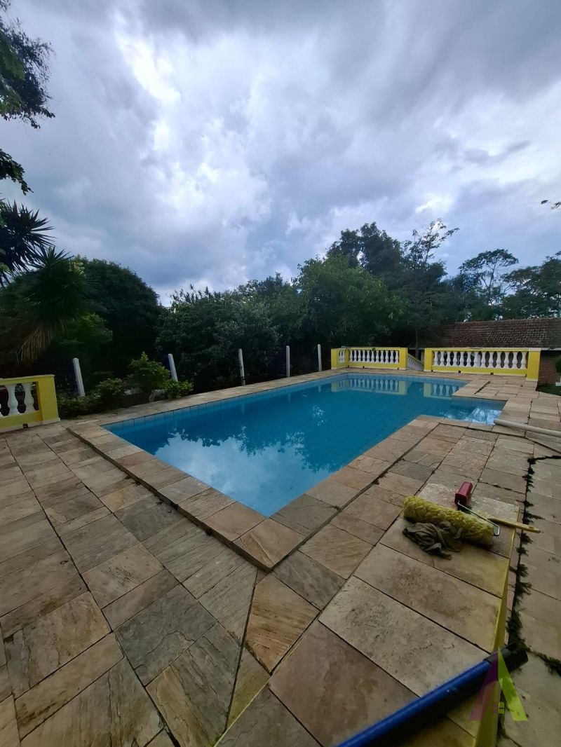 Chácara Rodeada de Muito Verde em São Roque!