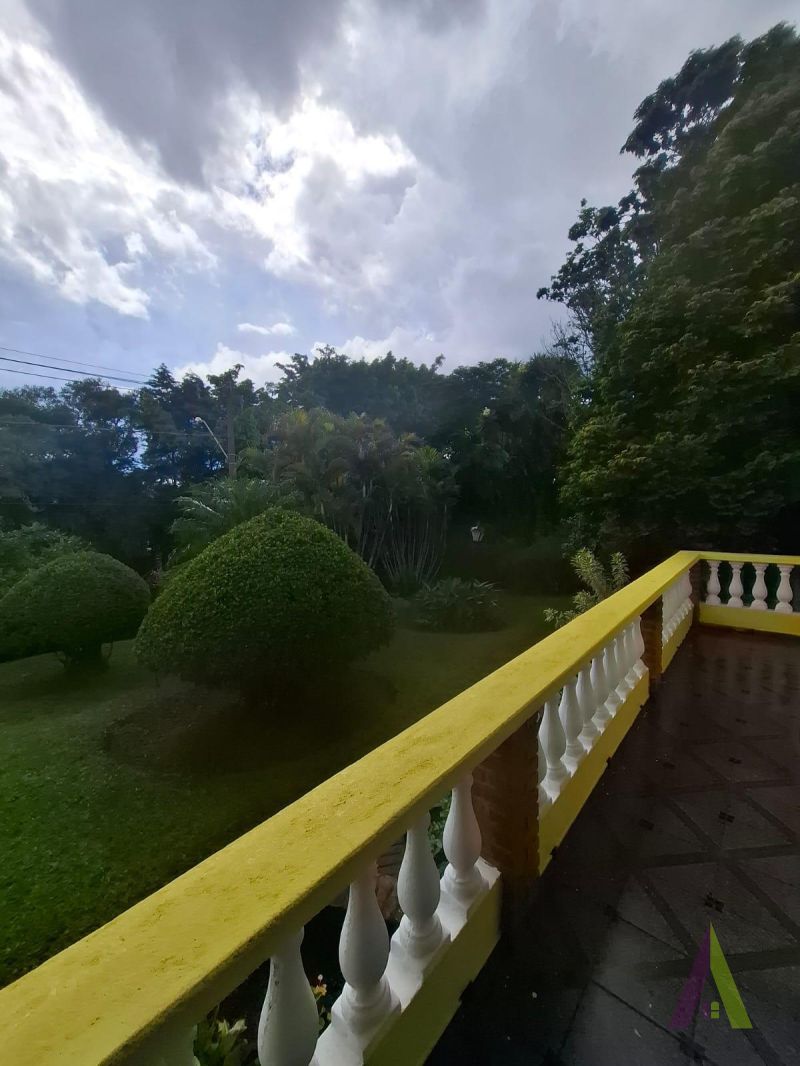 Chácara Rodeada de Muito Verde em São Roque!